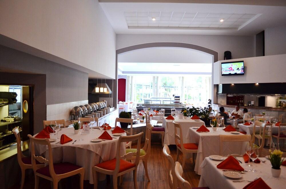 Plaza Camelinas Hotel Queretaro Bagian luar foto