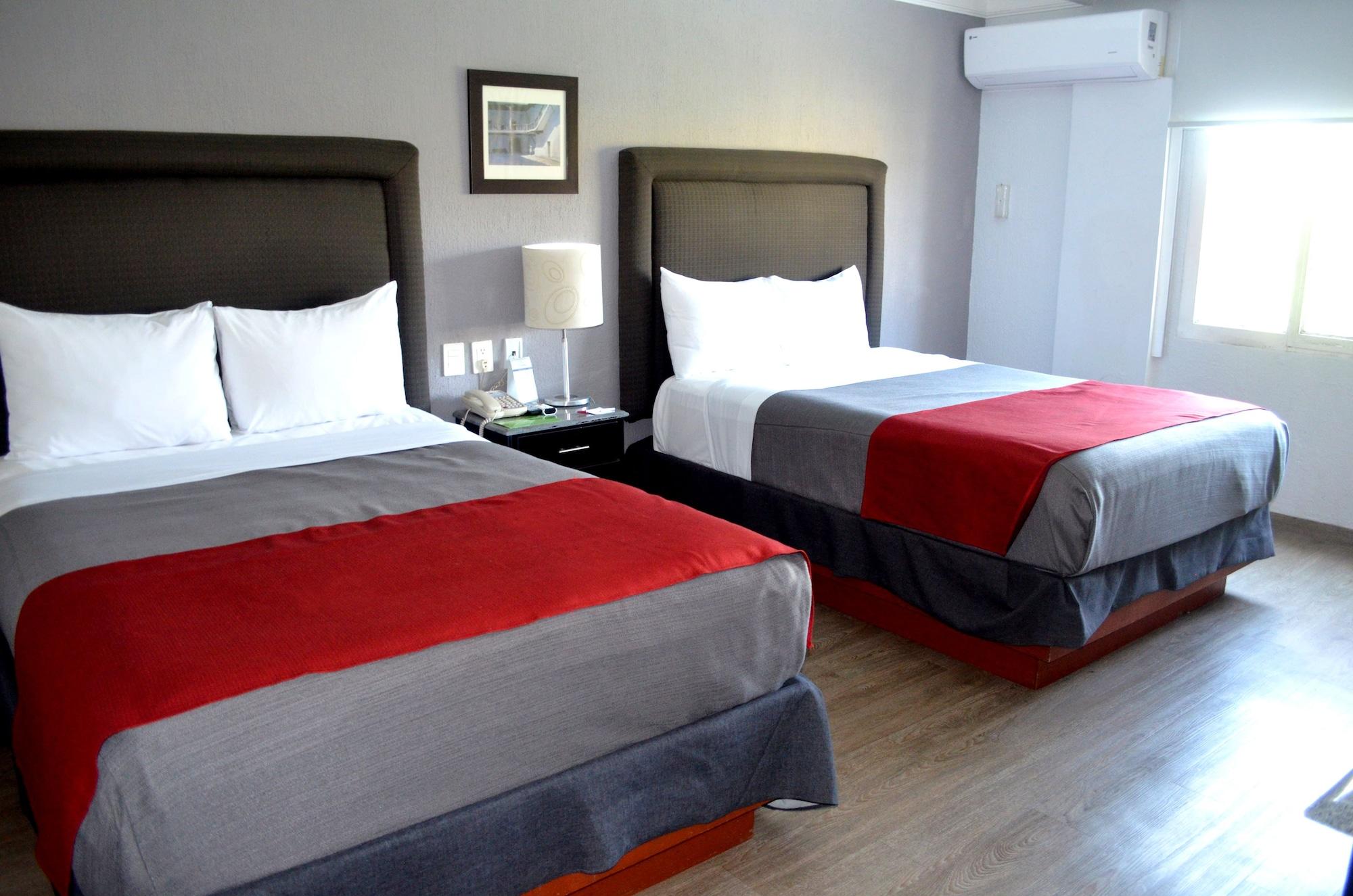Plaza Camelinas Hotel Queretaro Bagian luar foto