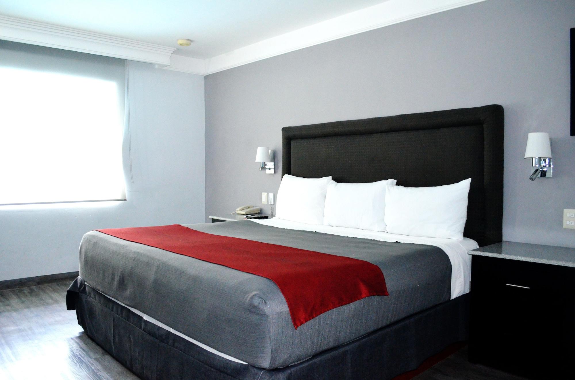 Plaza Camelinas Hotel Queretaro Bagian luar foto