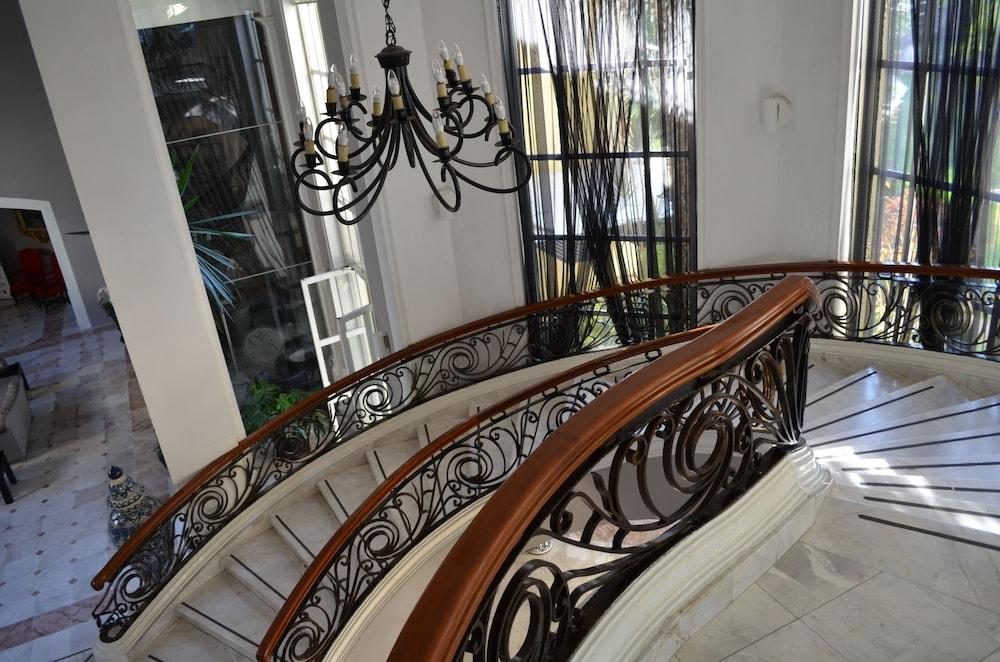 Plaza Camelinas Hotel Queretaro Bagian luar foto