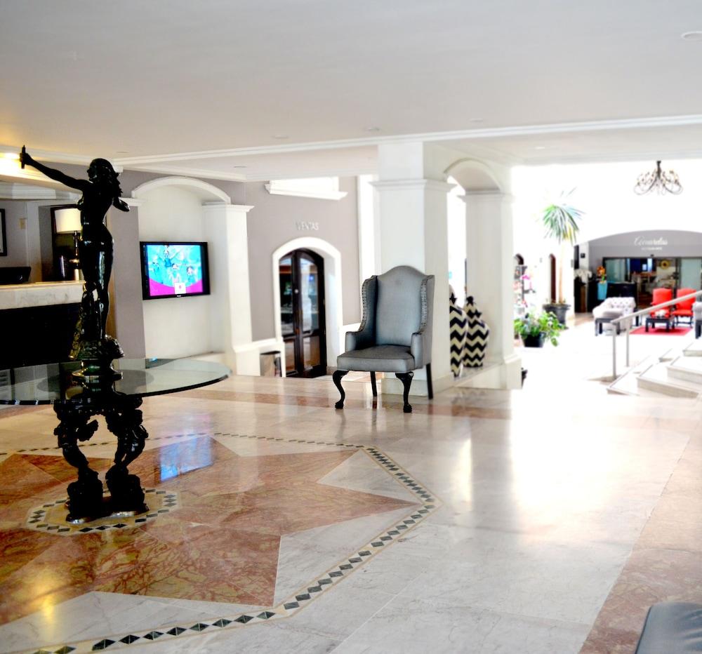Plaza Camelinas Hotel Queretaro Bagian luar foto