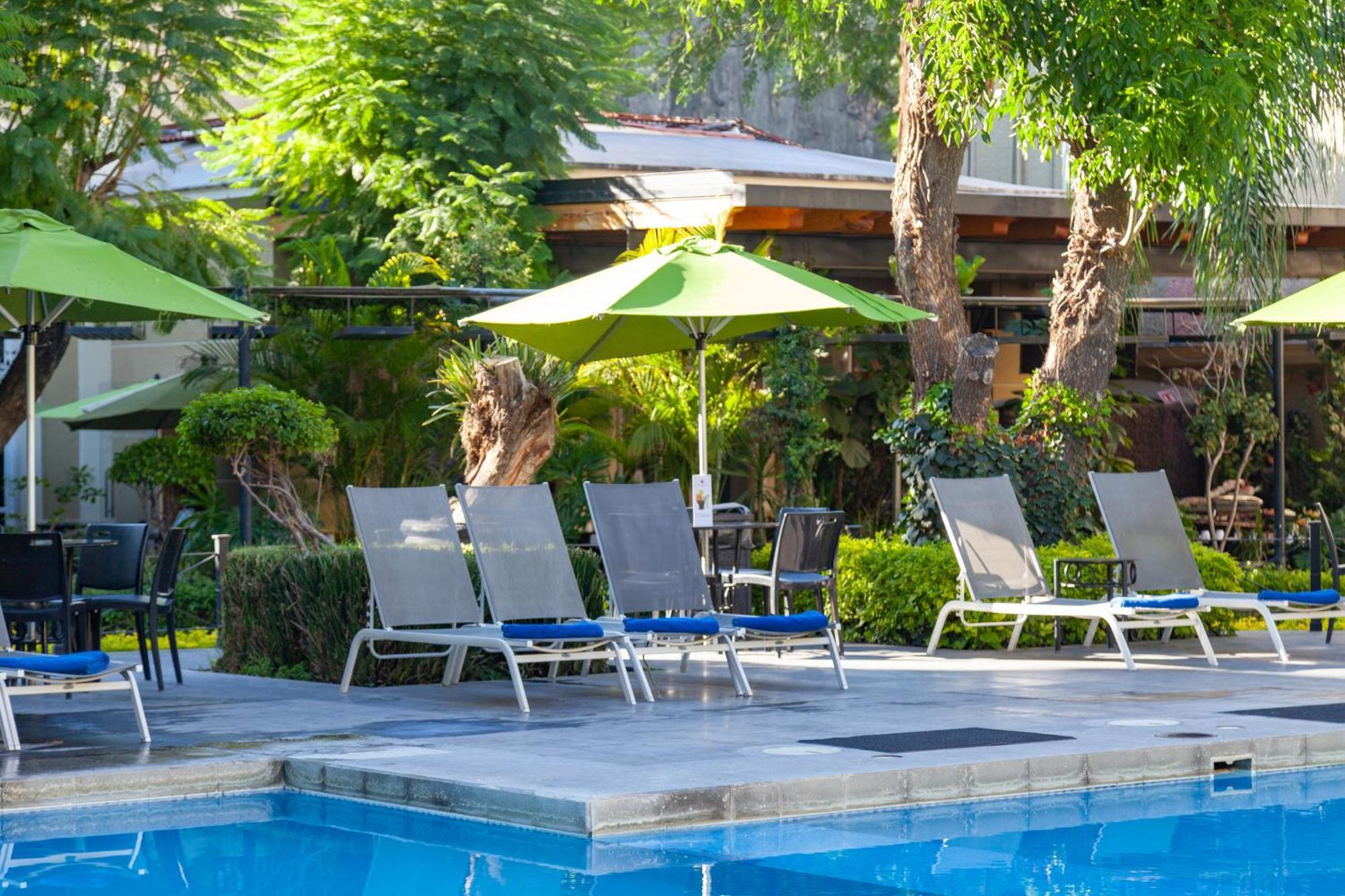 Plaza Camelinas Hotel Queretaro Bagian luar foto
