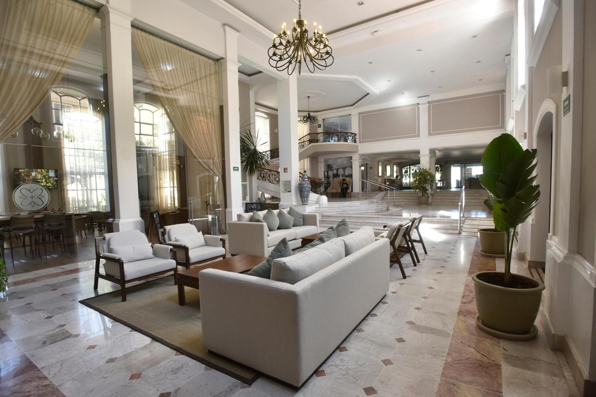 Plaza Camelinas Hotel Queretaro Bagian luar foto