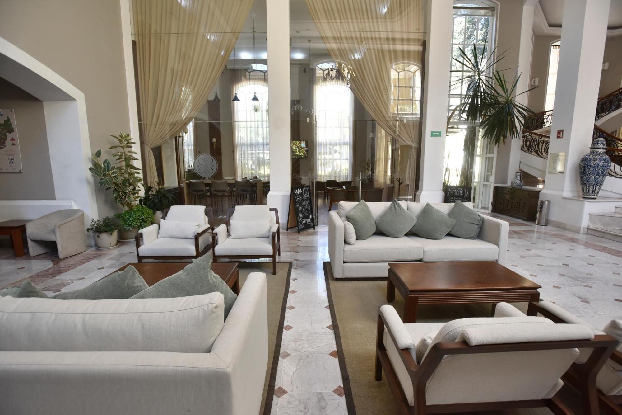 Plaza Camelinas Hotel Queretaro Bagian luar foto