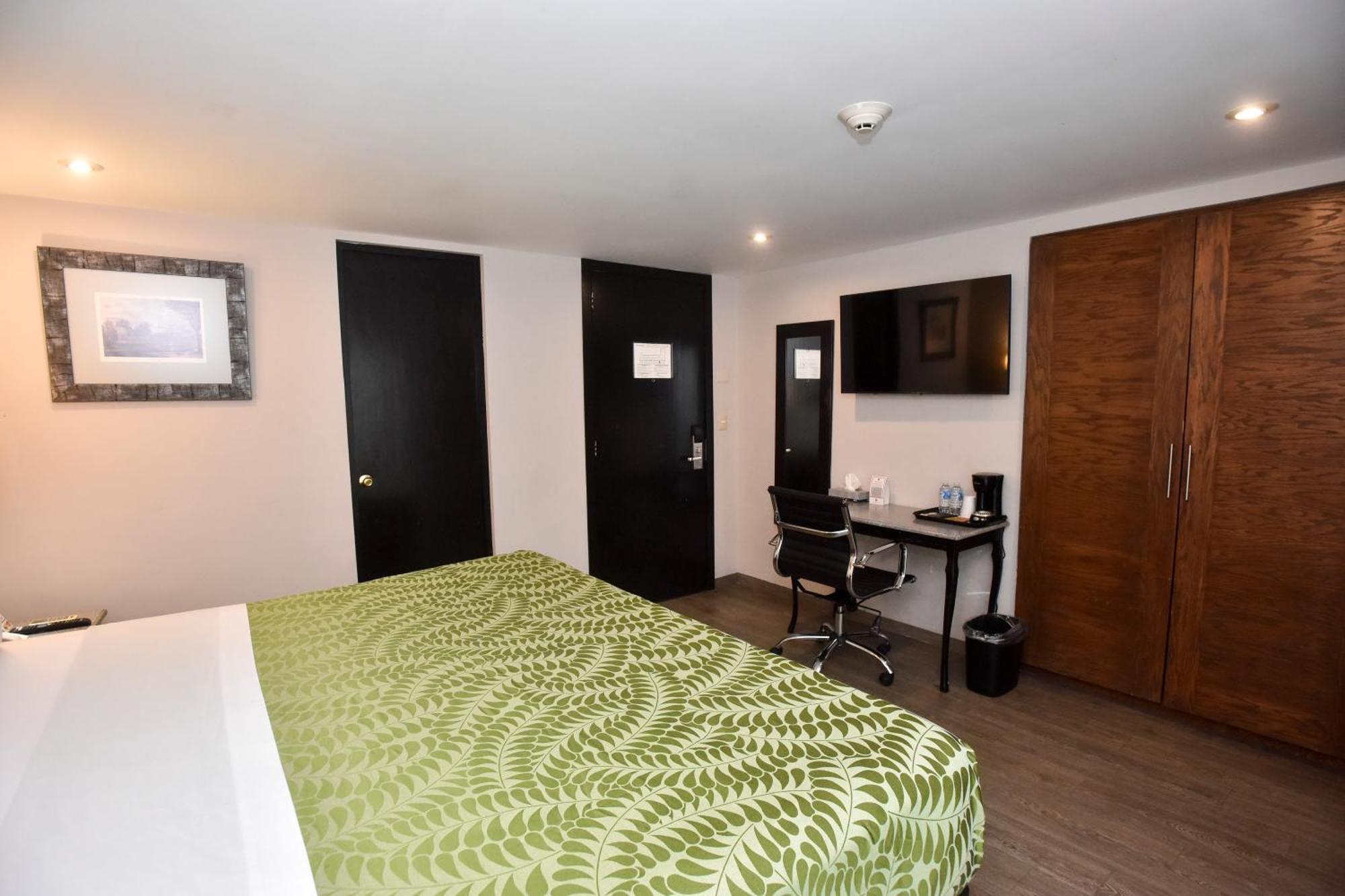 Plaza Camelinas Hotel Queretaro Bagian luar foto