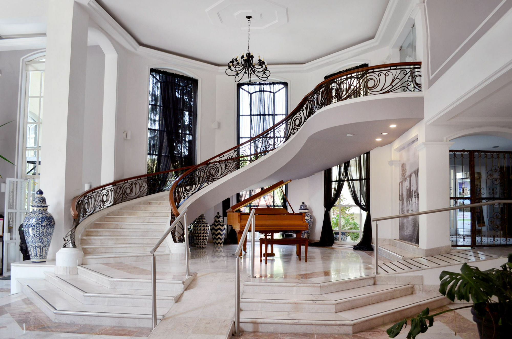 Plaza Camelinas Hotel Queretaro Bagian luar foto